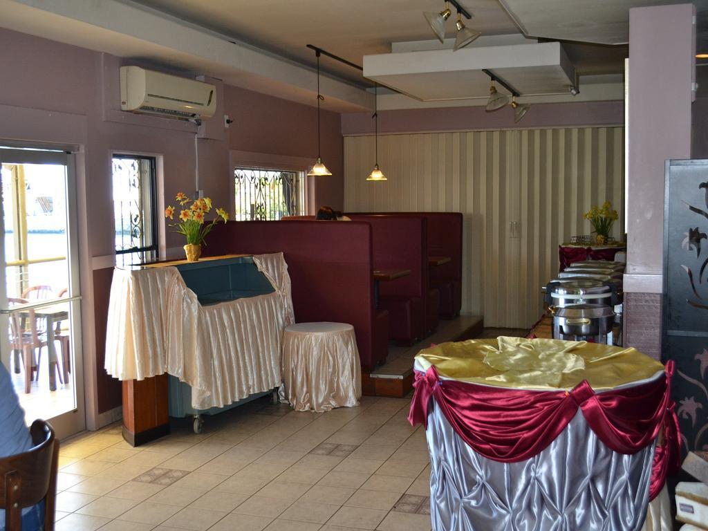 West Plaza Malakal Hotel Koror Eksteriør billede