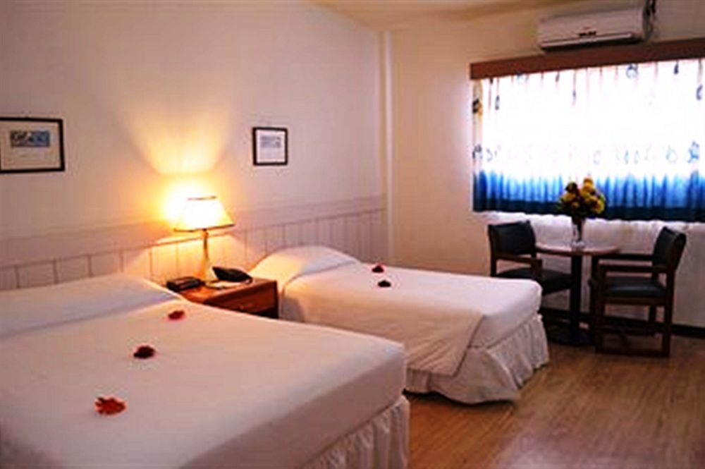 West Plaza Malakal Hotel Koror Eksteriør billede
