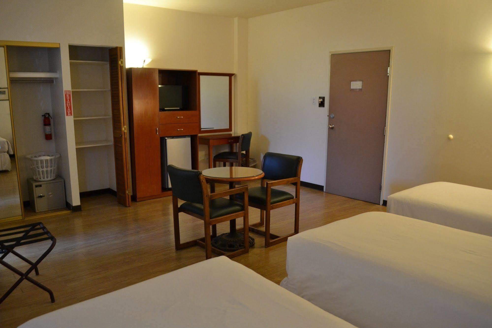 West Plaza Malakal Hotel Koror Eksteriør billede